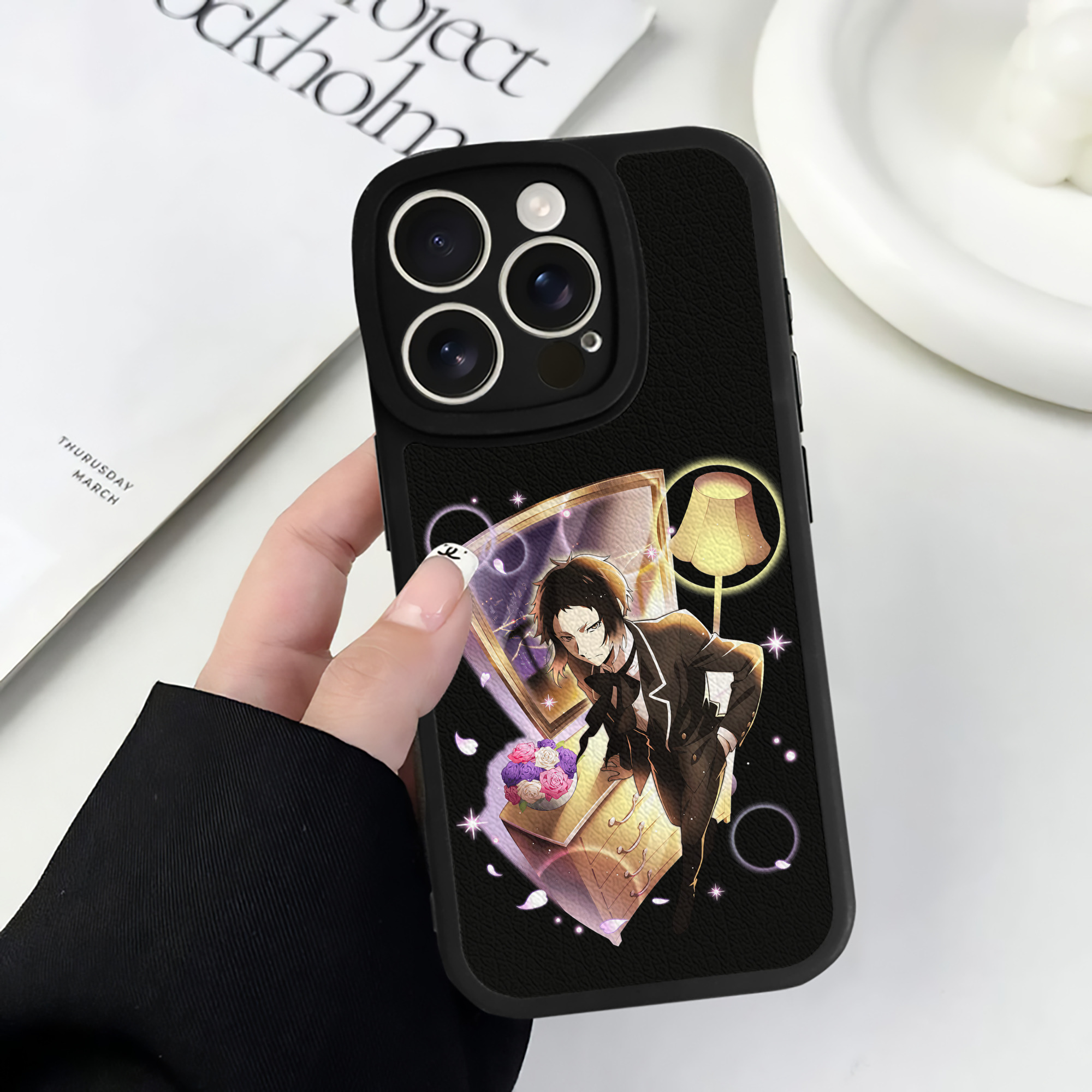 （画像用） 文豪ストレイドッグス Bungo Stray Dogs 【iPhone 16シリーズ対応】シリコンスマホケース（レザー調） 材質：シリコン